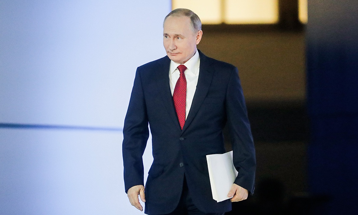 Путин поддержал упоминание молодежной политики в Конституции